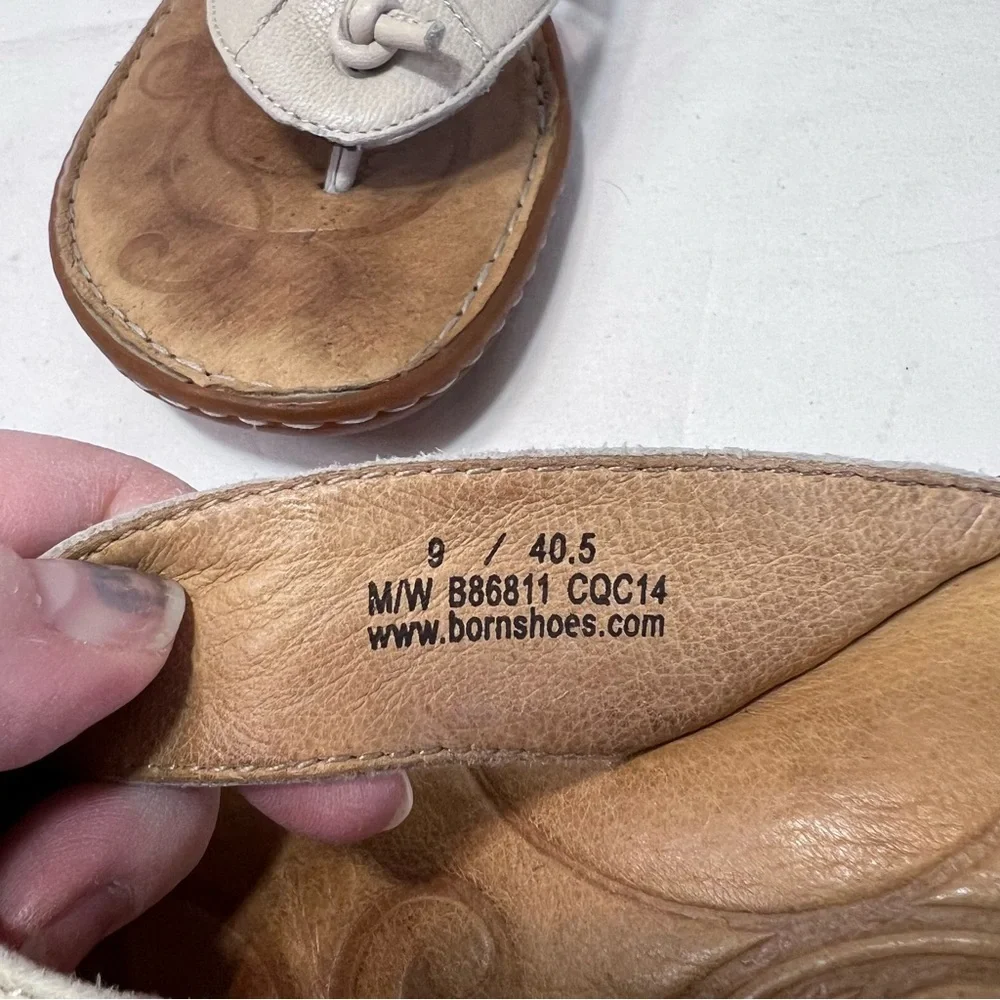 Born cream light tan beige leather flip flop thong sandals size 9